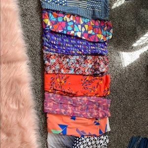 Pair of 8 lularoe design leggings